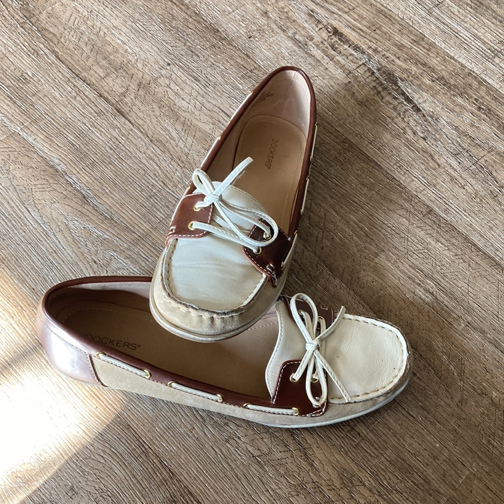 Dockers woman’s flats size 8